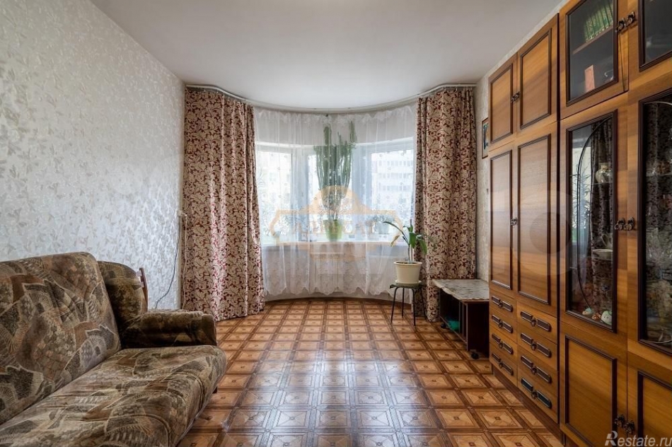 Продажа 3-комн квартиры на вторичном рынке ул Оптиков,  д. 49,  к. 2