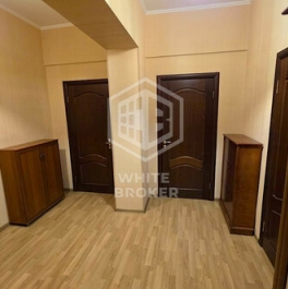 Продажа 4-комн квартиры на вторичном рынке улица Годовикова,  д. 5
