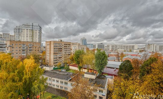 Продажа 4-комн квартиры на вторичном рынке Конный переулок