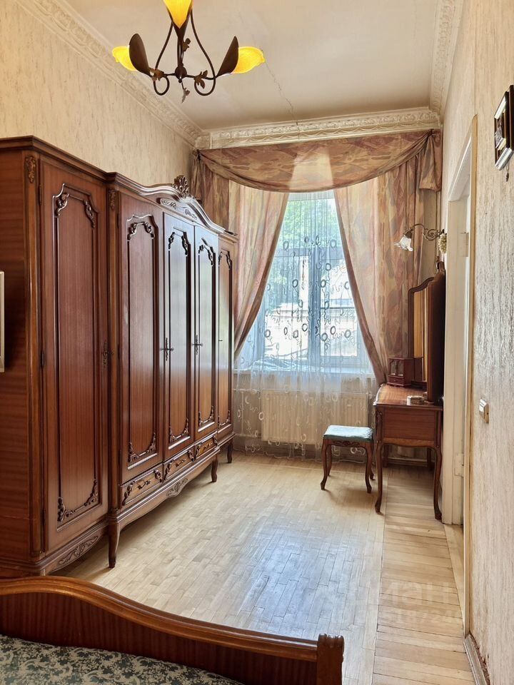 Продажа 4-комн квартиры на вторичном рынке улица Академика Лебедева, 15/1