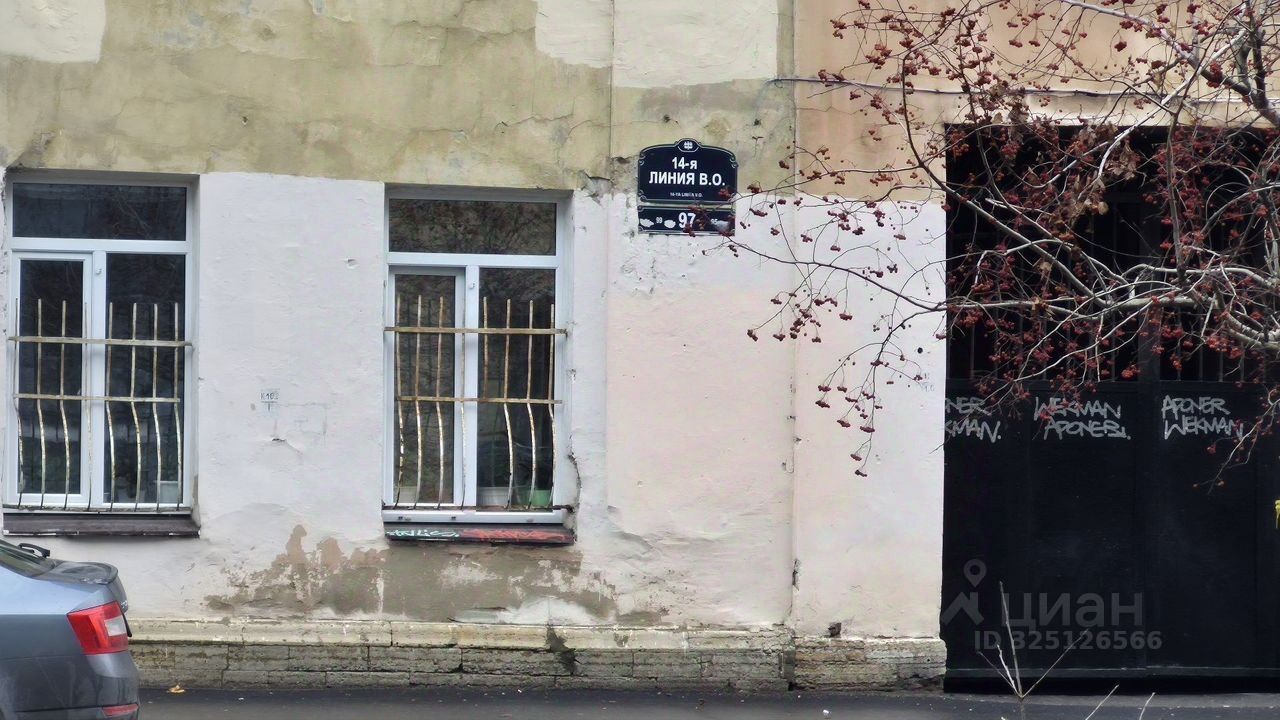 Продажа 3-комн квартиры на вторичном рынке 14-я Васильевского острова линия, 97