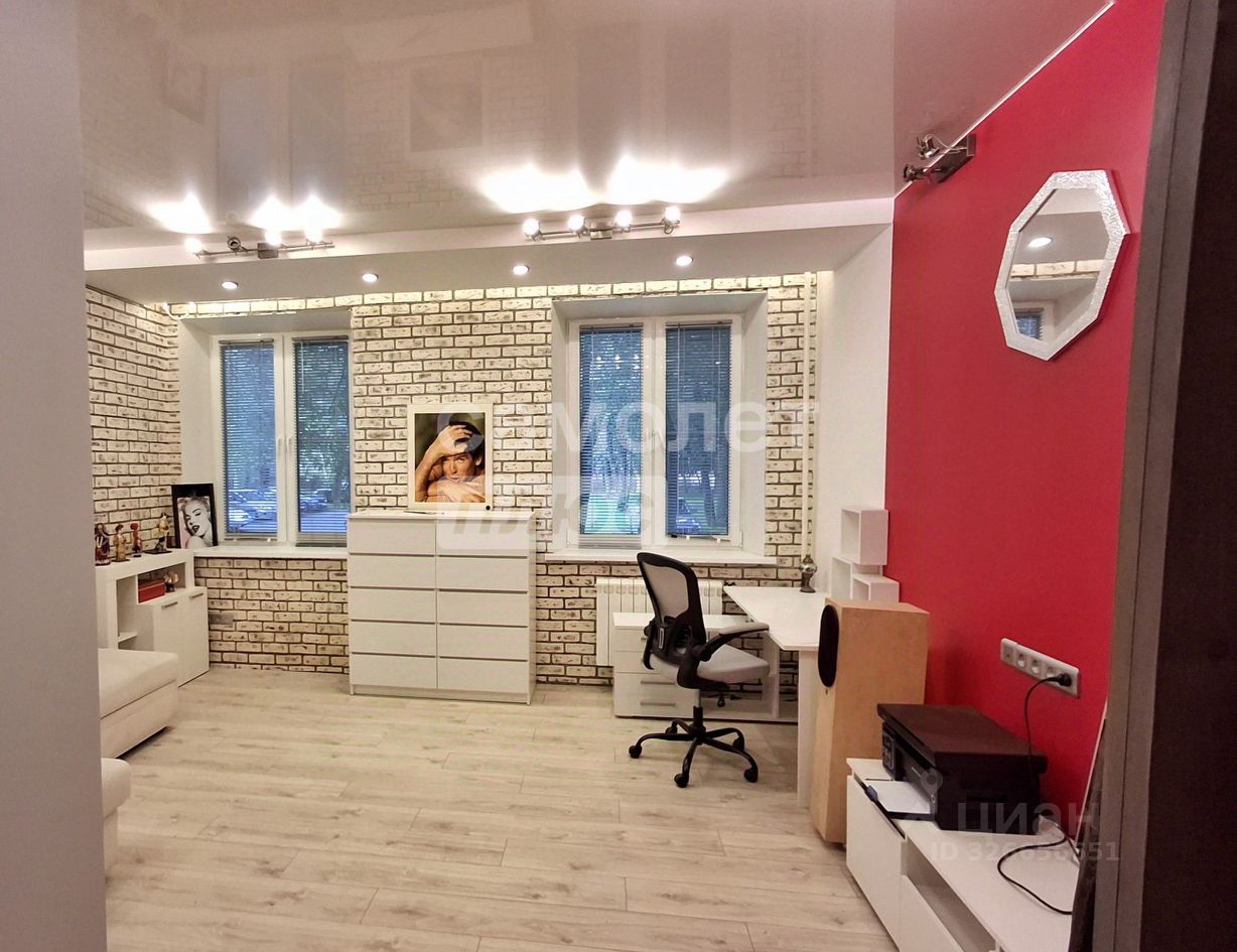 Продажа 3-комн квартиры на вторичном рынке улица Строителей, 5К3