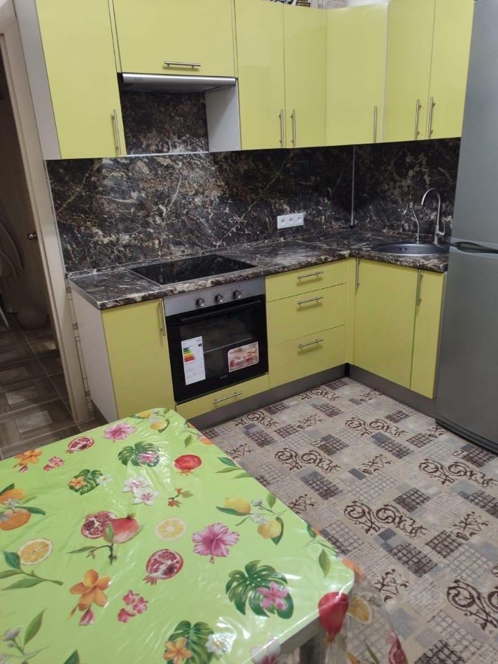 Продажа 1-комн квартиры на вторичном рынке Свердловский пгт, улица Строителей, 18