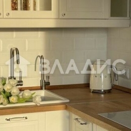 Продажа 2-комн квартиры на вторичном рынке Загребский бульвар,  д. 7 к3