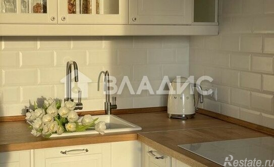 Продажа 2-комн квартиры на вторичном рынке Загребский бульвар,  д. 7 к3