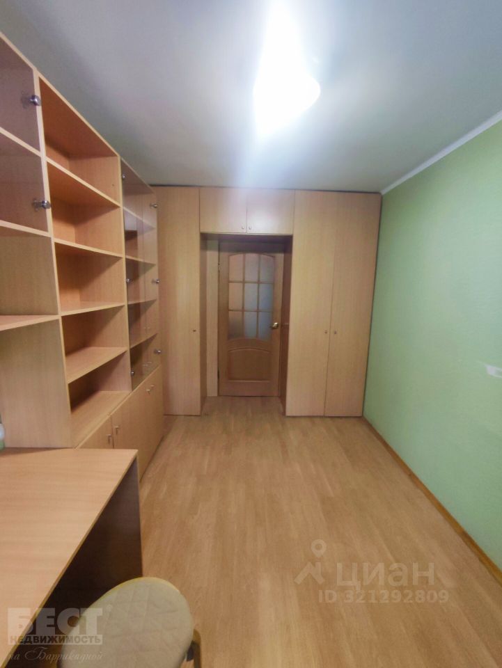 Продажа 3-комн квартиры на вторичном рынке Нахабино пгт, улица Парковая, 3
