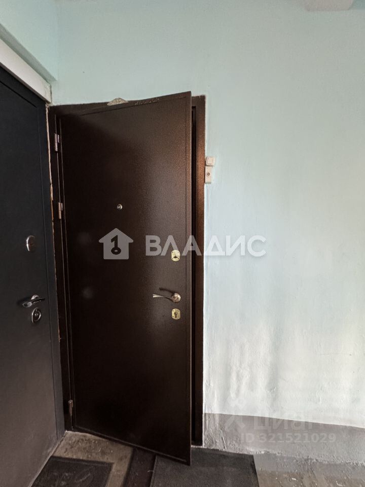 Продажа 4-комн квартиры на вторичном рынке улица Маршала Новикова, 5