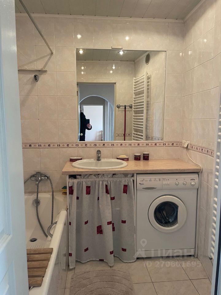 Аренда 2-комн квартиры на вторичном рынке Осенний бульвар, 12К2