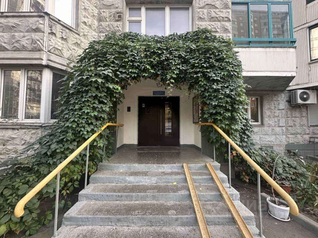 Продажа 2-комн квартиры на вторичном рынке улица Главмосстроя, 10