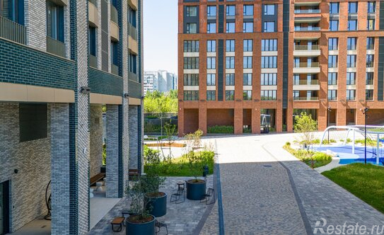 Продажа 4-комн квартиры на вторичном рынке улица Архитектора Власова