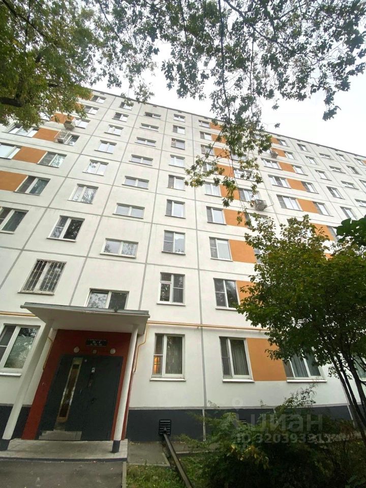 Продажа 3-комн квартиры на вторичном рынке улица Бажова, 15К2