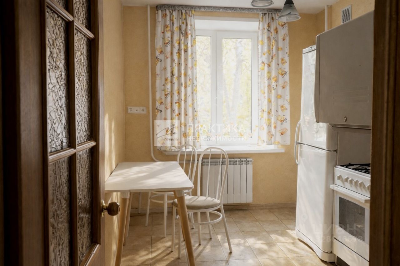 Продажа 1-комн квартиры на вторичном рынке Миллионная улица, 13К1