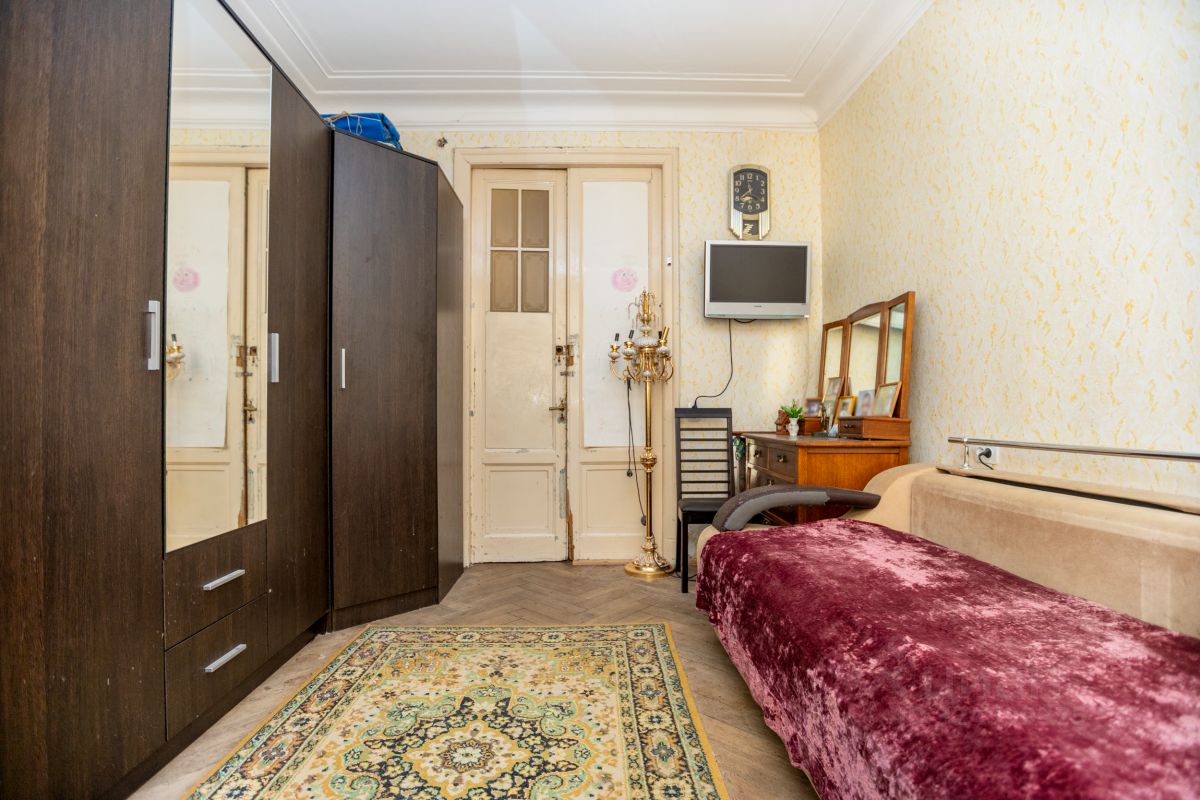 Продажа 4-комн квартиры на вторичном рынке Моховая улица, 28