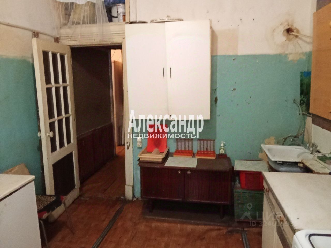 Продажа 4-комн квартиры на вторичном рынке Курляндская улица, 32