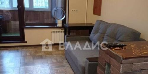 2-комн квартира улица Николая Химушина,  д. 1