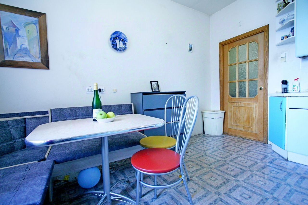 Продажа 3-комн квартиры на вторичном рынке Коломяжский проспект, 20