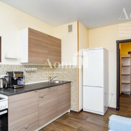 Продажа 1-комн квартиры на вторичном рынке Александровской фермы пр-кт,  д. 8