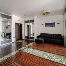 Продажа 2-комн квартиры на вторичном рынке улица Бажова,  д. 4