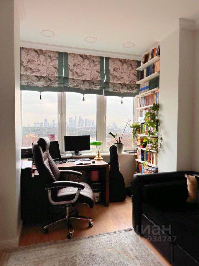 Продажа 3-комн квартиры на вторичном рынке Староволынская улица, 12к4