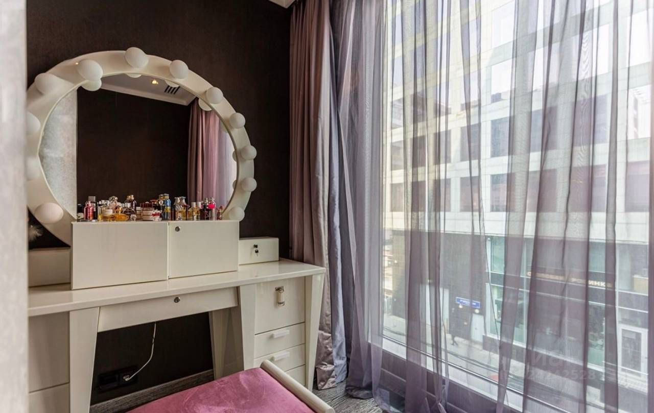 Продажа 3-комн квартиры на вторичном рынке 2-я Брестская улица, 46С1