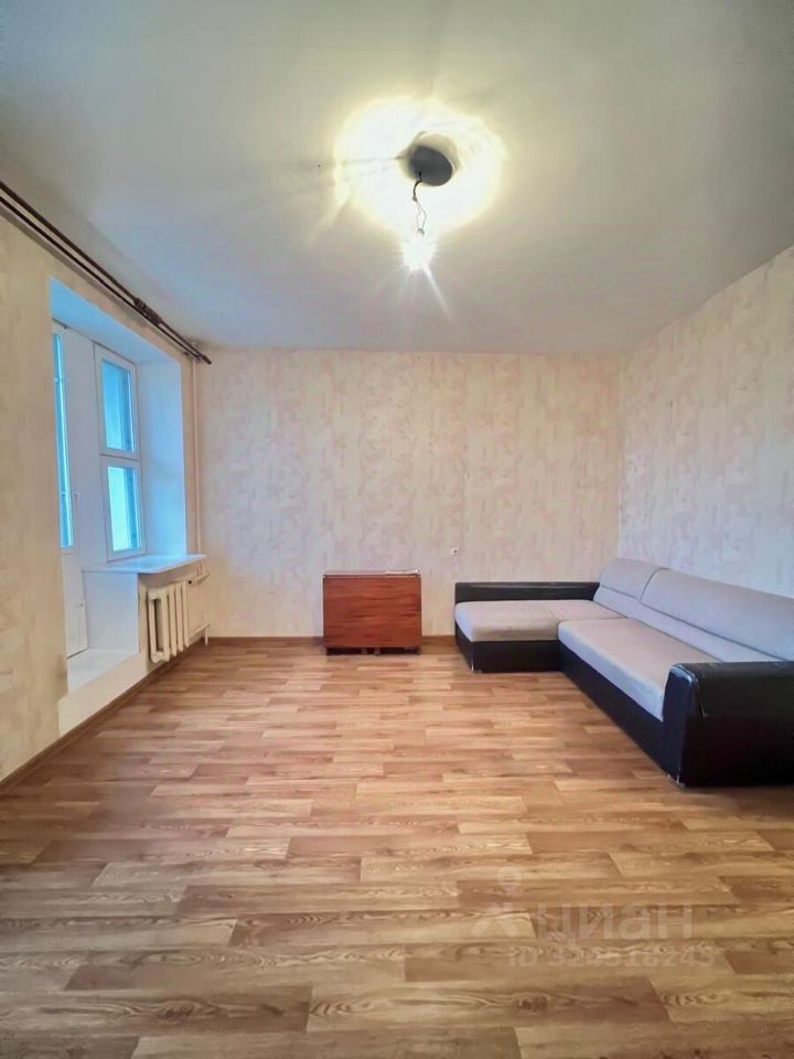 Продажа 1-комн квартиры на вторичном рынке пос. Металлострой, Пионерская улица, 4