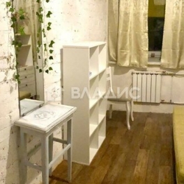Продажа 4-комн квартиры на вторичном рынке Полтавская ул,  д. 14