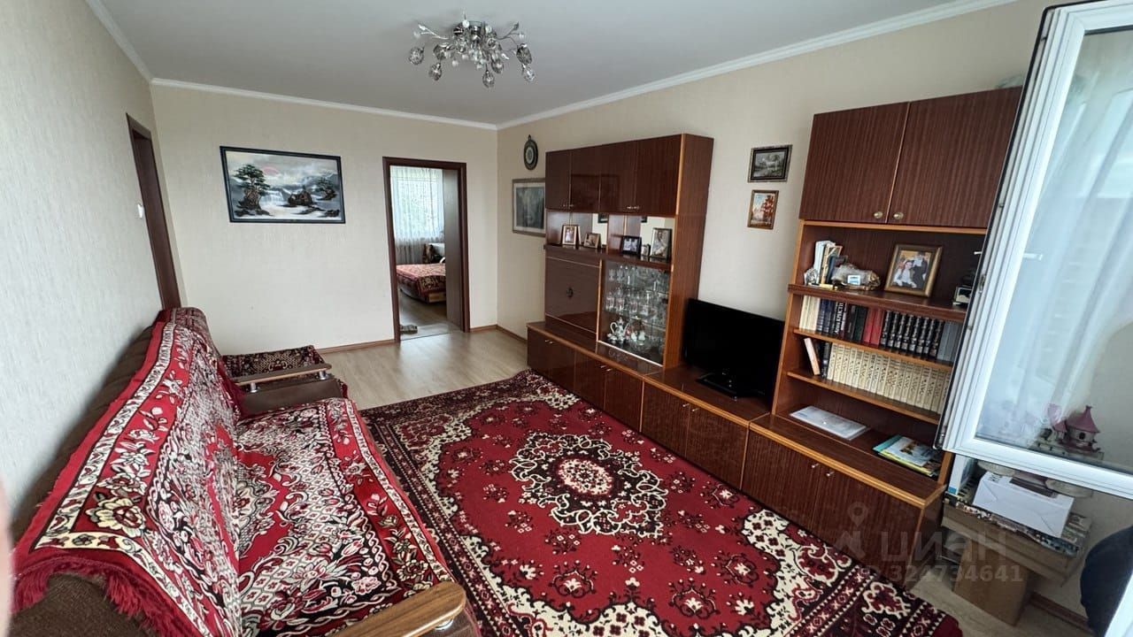 Продажа 3-комн квартиры на вторичном рынке Коммунар г., улица Школьная, 24