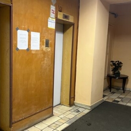 Продажа 2-комн квартиры на вторичном рынке Мосфильмовская улица,  д. 11 к4