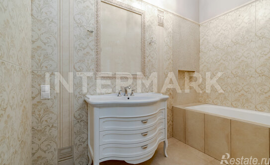 Продажа 4-комн квартиры на вторичном рынке Козловский Б. пер,  д. 8