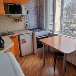 Продажа 1-комн квартиры на вторичном рынке Учительская улица,  д. 14