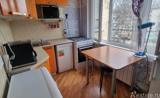 Продажа 1-комн квартиры на вторичном рынке Учительская улица,  д. 14