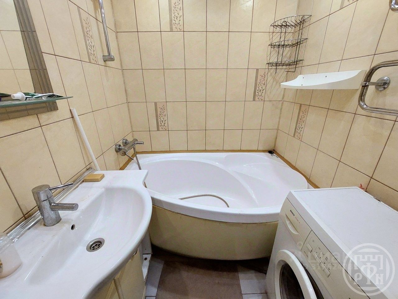 Продажа 2-комн квартиры на вторичном рынке Сертолово, улица Ветеранов, 3а