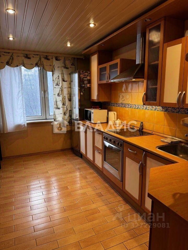 Продажа 3-комн квартиры на вторичном рынке Химки, улица Бабакина, 7