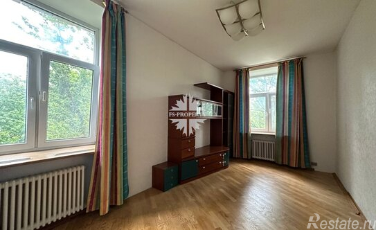 Аренда 4-комн квартиры на вторичном рынке Университетский проспект,  д. 9