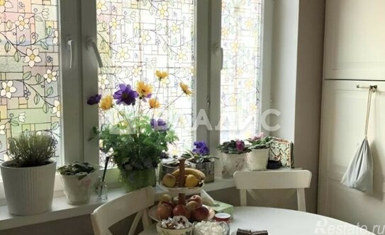 Продажа 4-комн квартиры на вторичном рынке улица Полины Осипенко,  д. 16