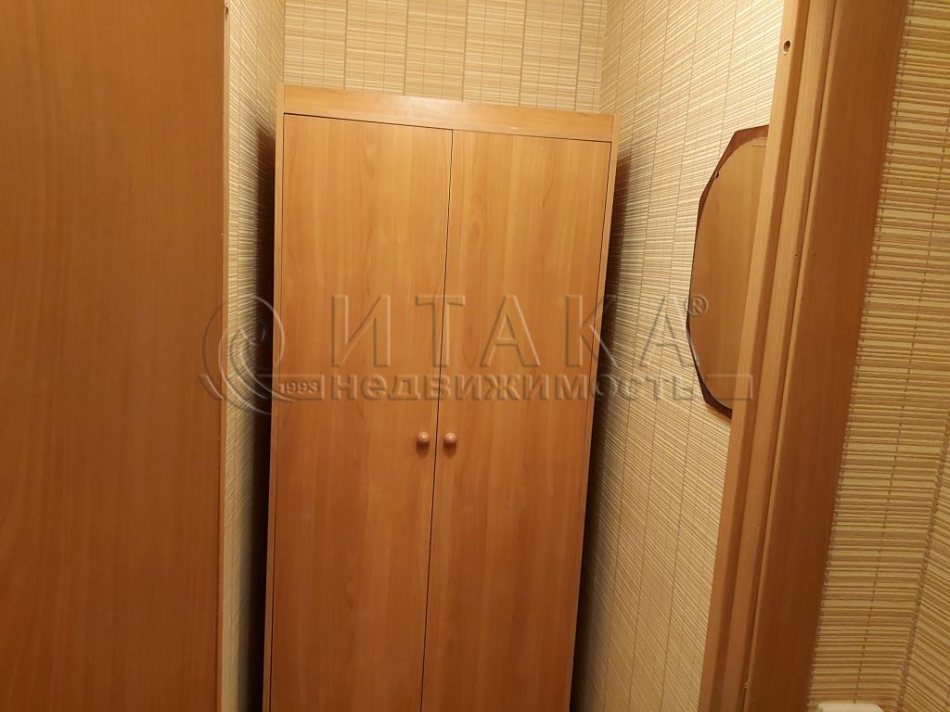 Продажа 1-комн квартиры на вторичном рынке Красное Село, Красногородская,  д. 13,  к. 1