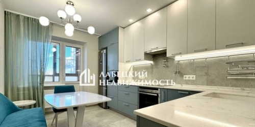 3-комн квартира Беринга ул,  д. 23,  к. 2
