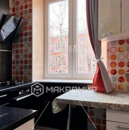 Продажа 2-комн квартиры на вторичном рынке Каменноостровский пр-кт,  д. 64 литС