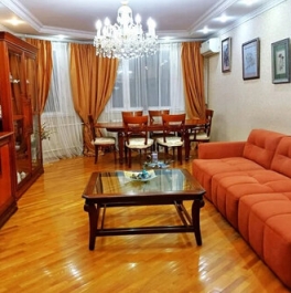 Продажа 4-комн квартиры на вторичном рынке улица Академика Семёнова,  д. 3