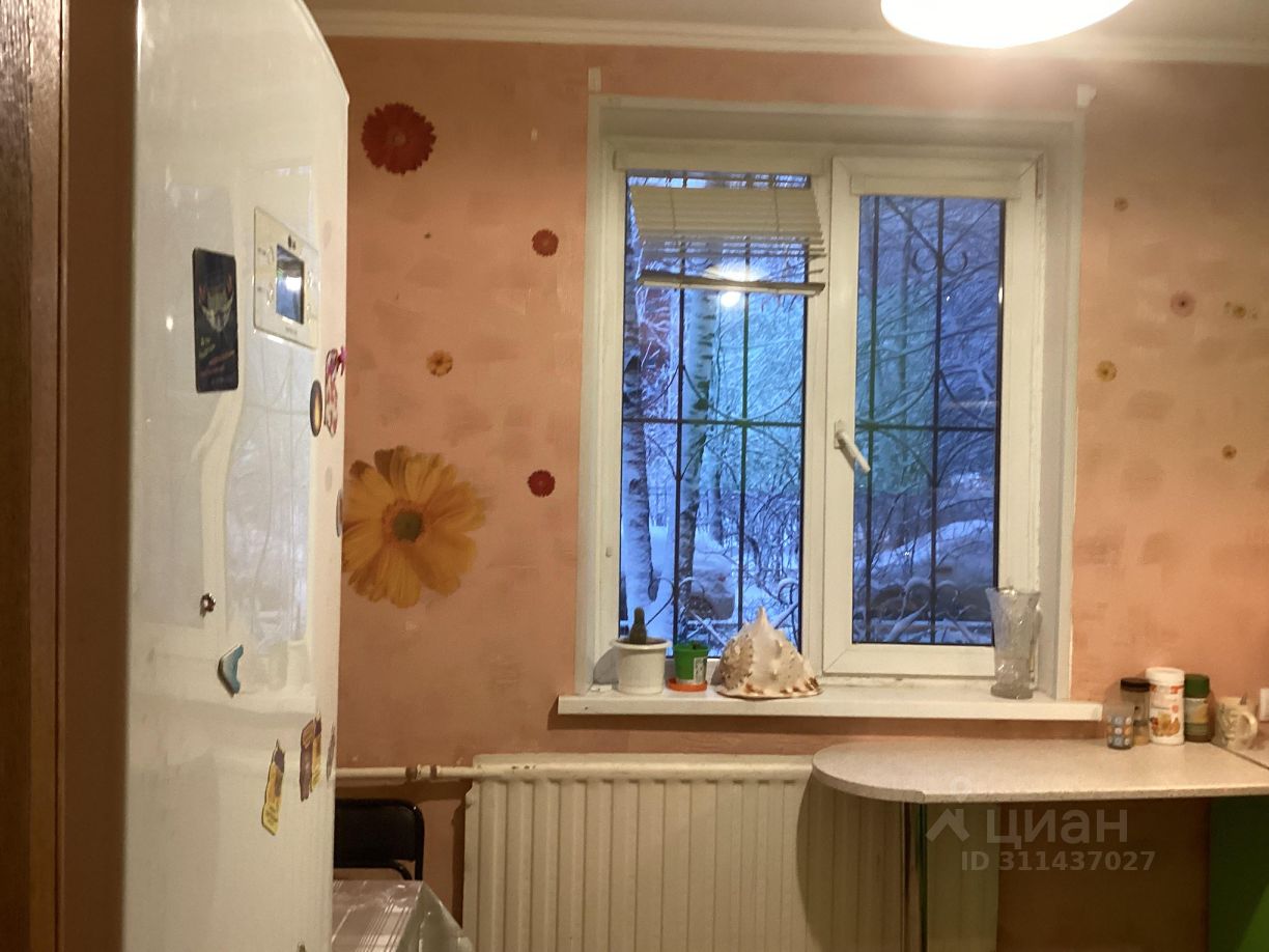 Продажа 2-комн квартиры на вторичном рынке улица Маршала Захарова, 35К2