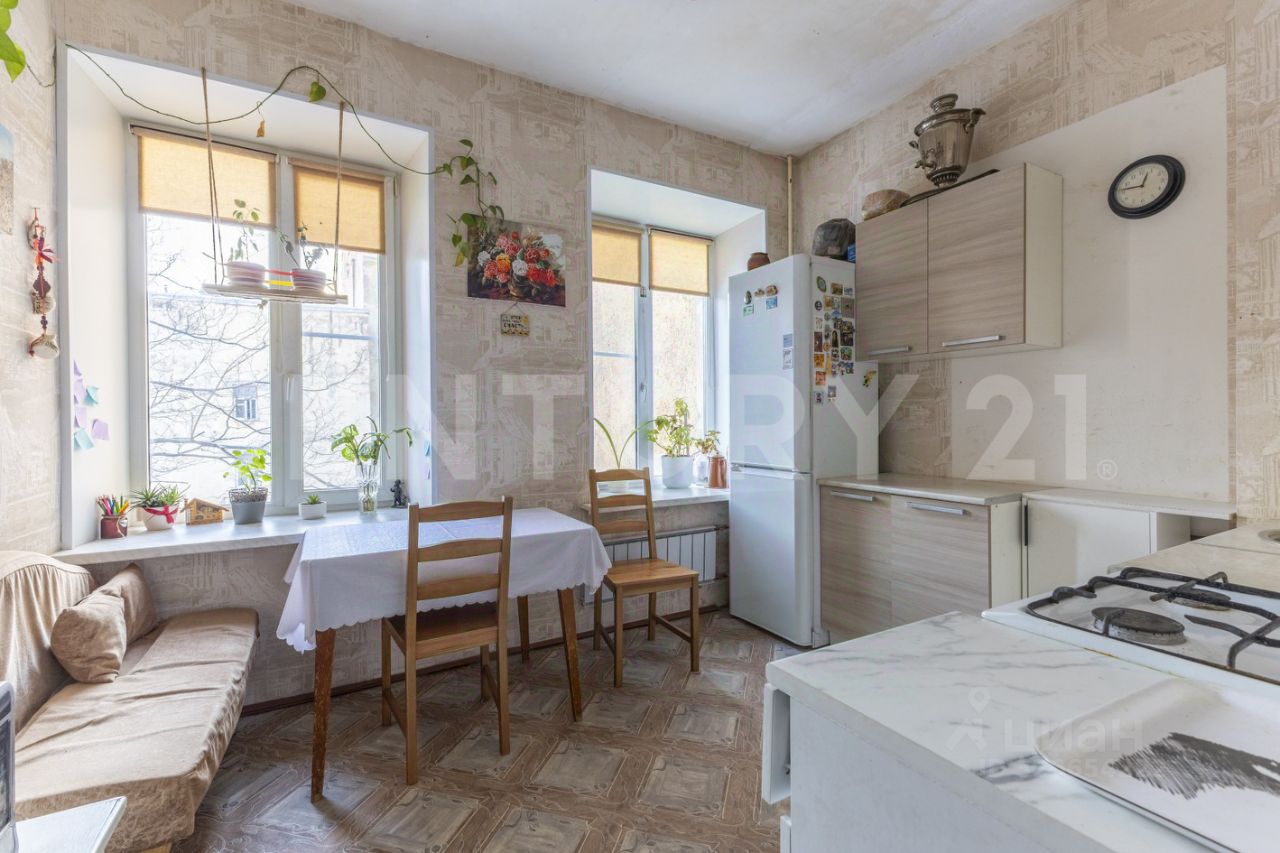 Продажа 4-комн квартиры на вторичном рынке Псковская улица, 30-32