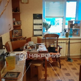 Продажа 1-комн квартиры на вторичном рынке Луга, пр-кт Урицкого,  д. 76