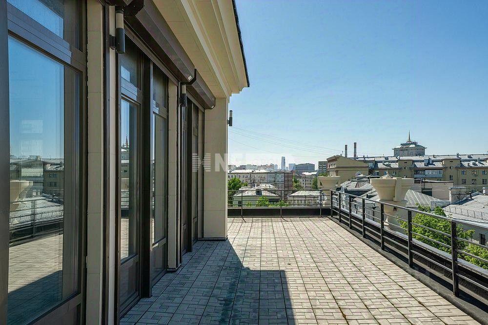 Продажа 4-комн квартиры на вторичном рынке Большой Левшинский переулок, 11