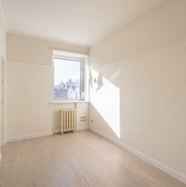 Продажа 4-комн квартиры на вторичном рынке Николопесковский М. пер,  д. 4