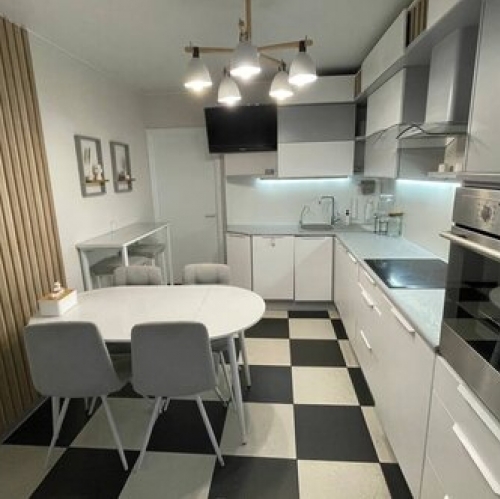 2-комн квартира Космонавтов пр-кт,  д. 61,  к. 2