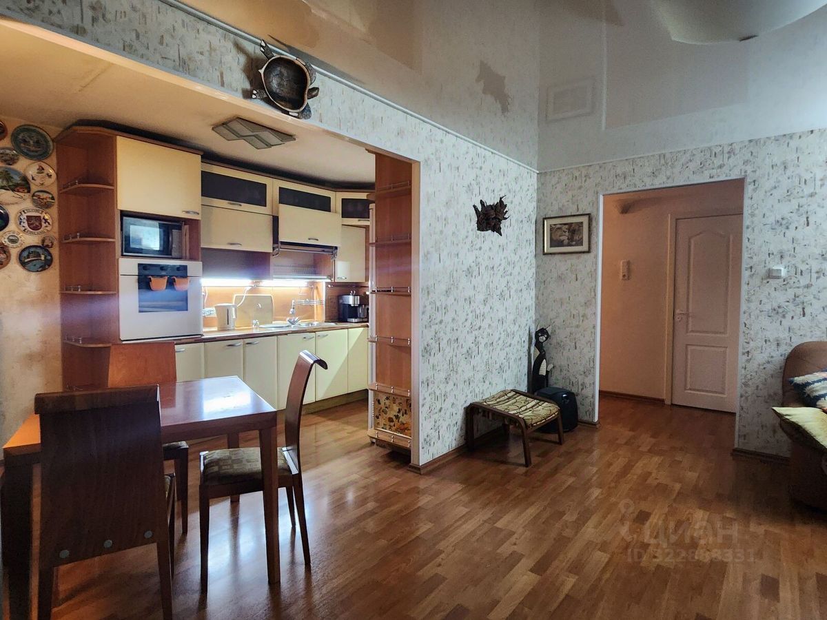 Продажа 3-комн квартиры на вторичном рынке Взлетная улица, 13