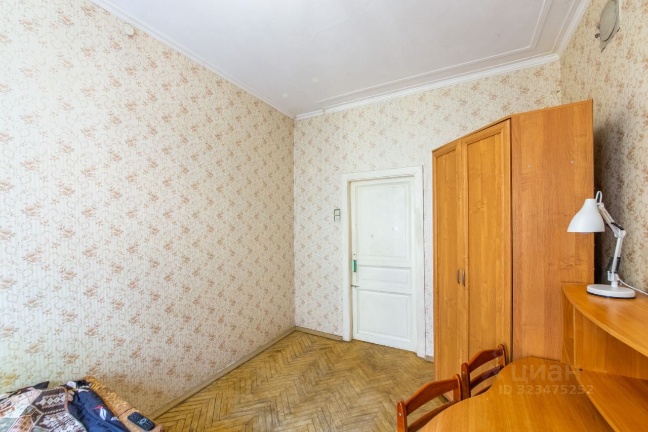 Продажа 4-комн квартиры на вторичном рынке Невский проспект, 156