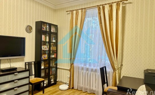 Продажа 4-комн квартиры на вторичном рынке Александра Матросова ул,  д. 9