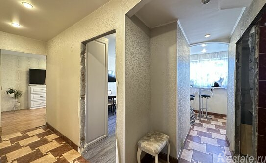 Продажа 2-комн квартиры на вторичном рынке улица Маршала Захарова,  д. 9