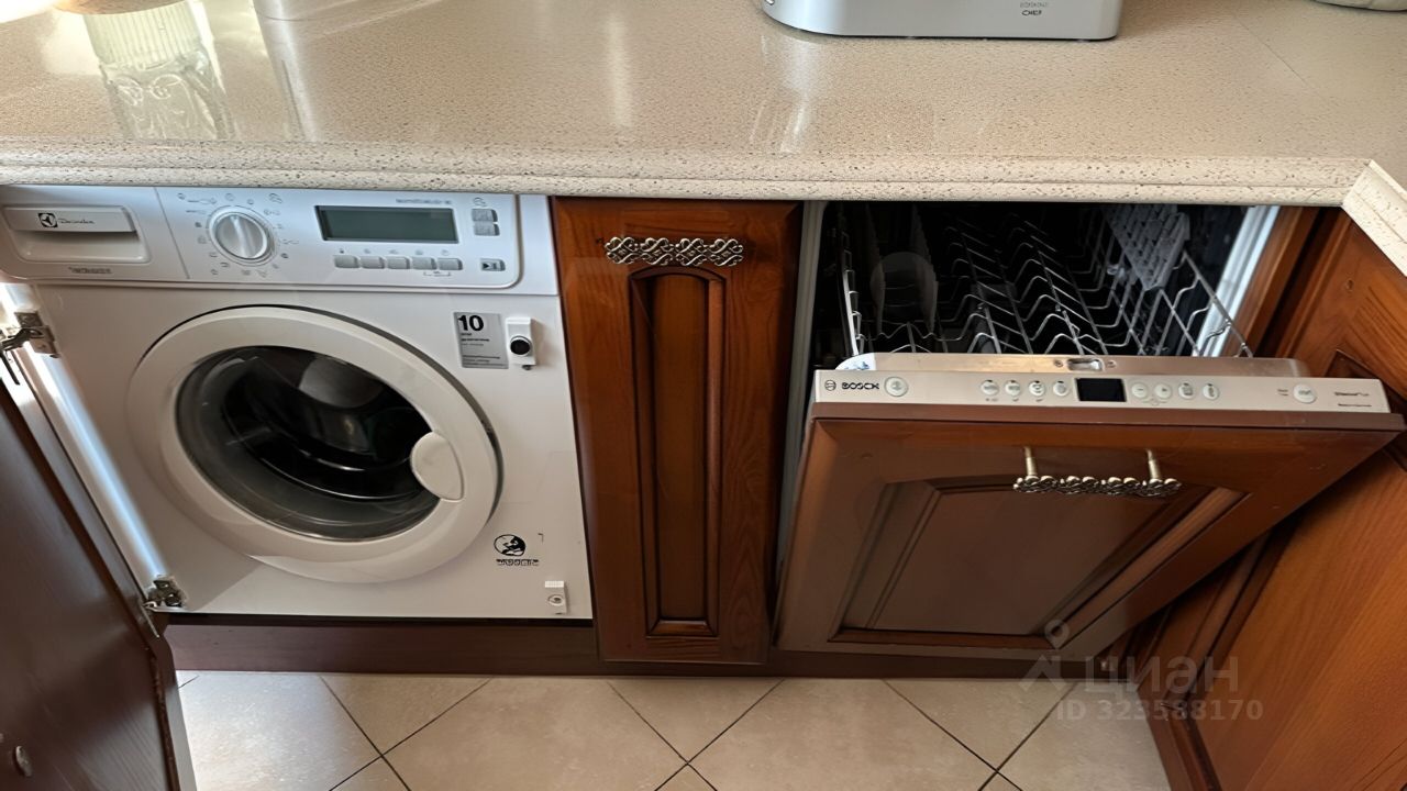 Продажа 3-комн квартиры на вторичном рынке Каргопольская улица, 16К2